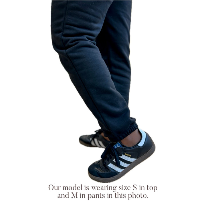 CUDDLES AND CHAOS SET MIDNIGHT